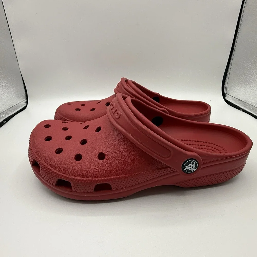 Crocs Classic Clogs Varsity Red Men's 7 / Women's 9 Excellent Condition